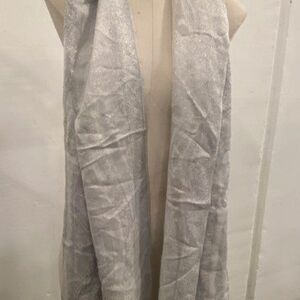 Vince Camuto Light Gray Paisley Scarf